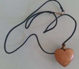 Bijou cinéraire en bois