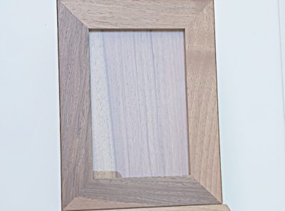 Urne coffret en bois avec vitre pour photo