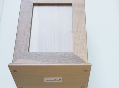 Urne coffret en bois avec vitre pour photo